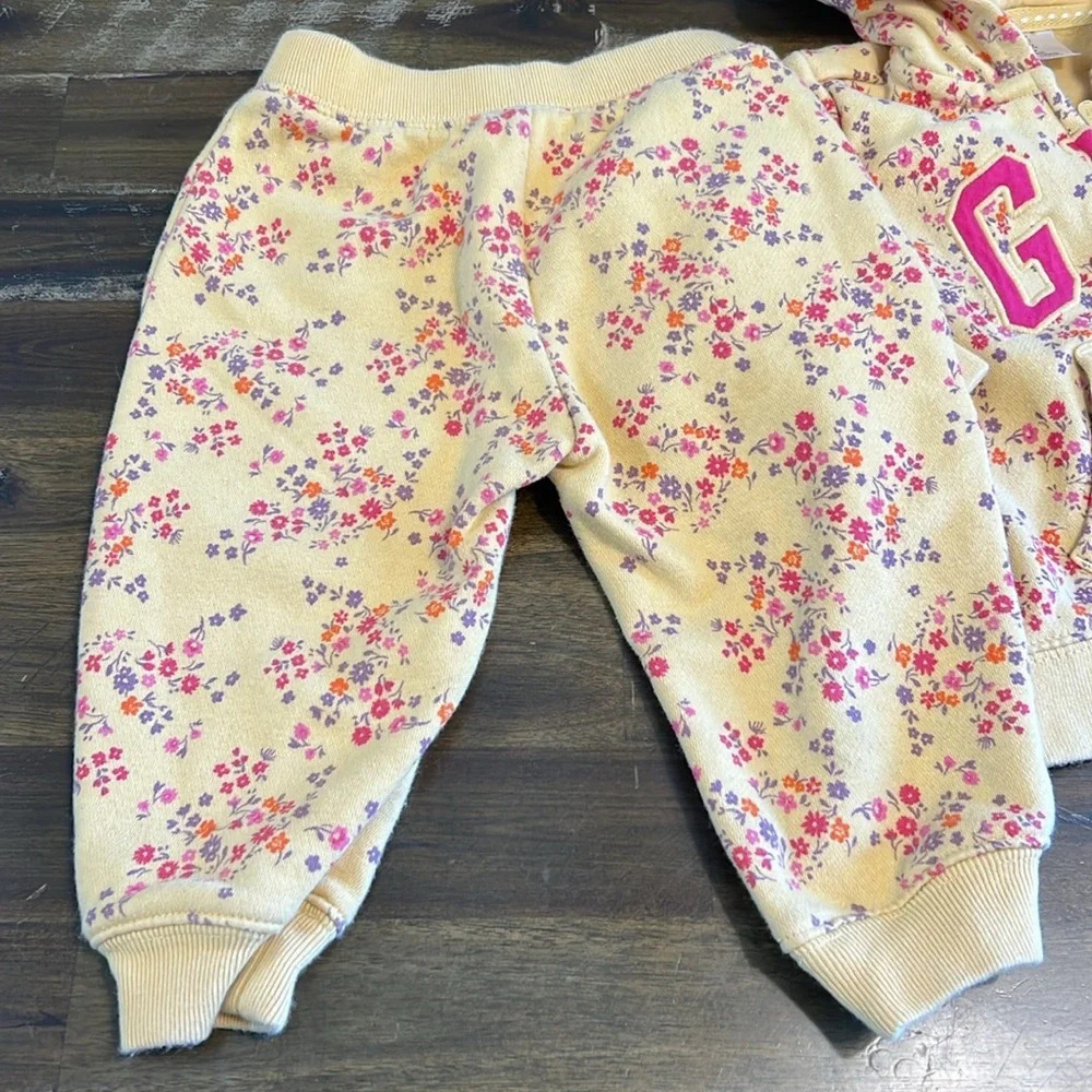 Gap Baby Set Hoodie Zip Up Joggers Floral 12-18 months Toddler Sweater yellow - Picture 3 of 6